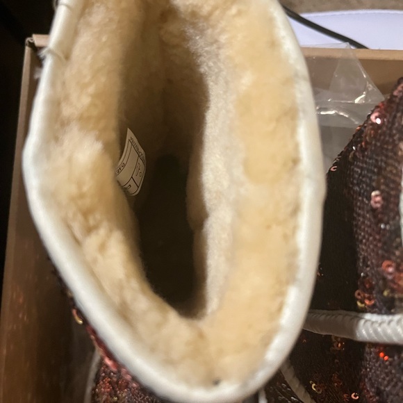 Sparkle Uggs like new - Picture 10 of 11